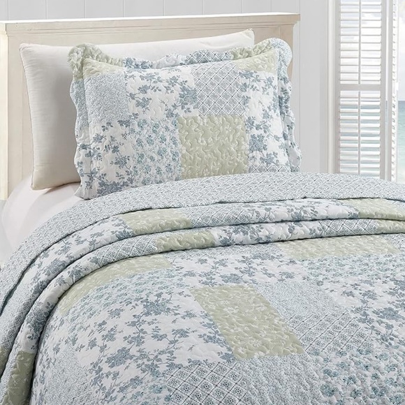 Brilliant Sunshine Multi Blue and Beige Floral Patchwork 2 pc Twin Quilt Set NIP - Picture 3 of 9